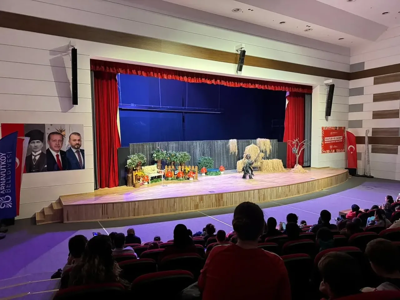 Arnavutköy'de Çocuklar için Çevre Dostu Müzikal: "Çöp Diye Bir Şey Yok" Arnavutköy'de Çocuklar için Çevre Dostu Müzikal: "Çöp Diye Bir Şey Yok"