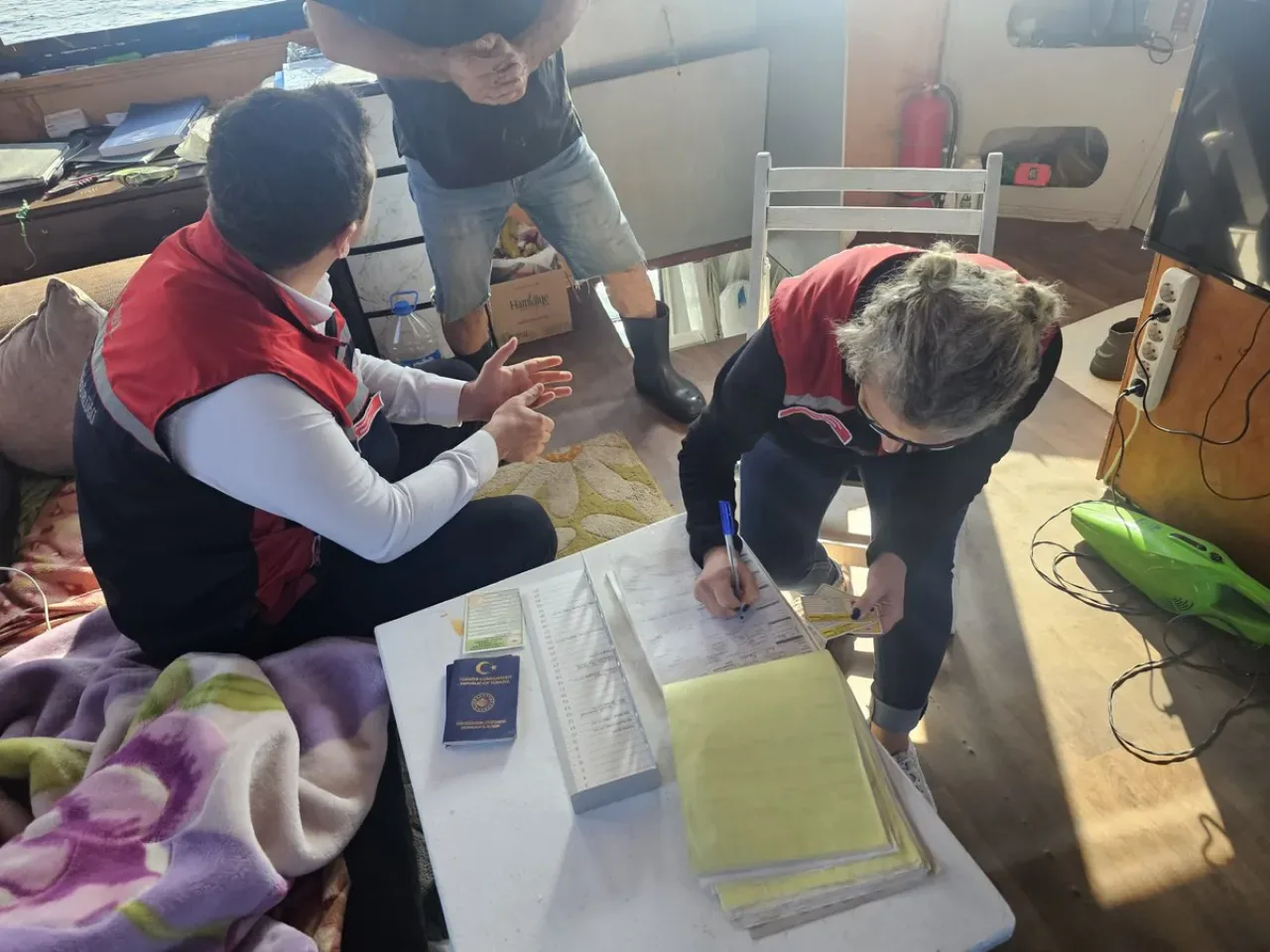 İstanbul Boğazı'nda Yasadışı Avcılıkla Mücadele: Denetimler Aralıksız Sürüyor İstanbul Boğazı'nda Yasadışı Avcılıkla Mücadele: Denetimler Aralıksız Sürüyor