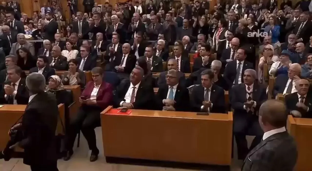 CHP Lideri Özel'den Hulusi Akar ve İlhan Talu İlişkisine İlişkin Sert Sözler CHP Lideri Özel'den Hulusi Akar ve İlhan Talu İlişkisine İlişkin Sert Sözler