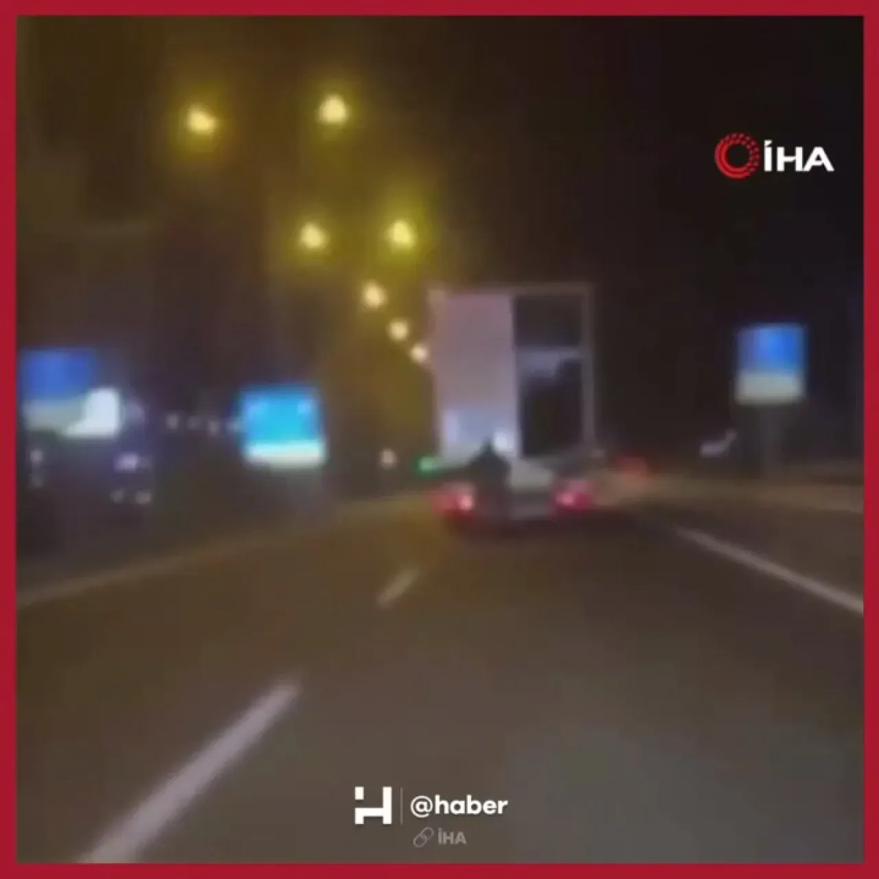 Diyarbakır'da Seyir Halindeki Tırdan Koyun Çalan Şüpheliler Yakalandı Diyarbakır'da Seyir Halindeki Tırdan Koyun Çalan Şüpheliler Yakalandı