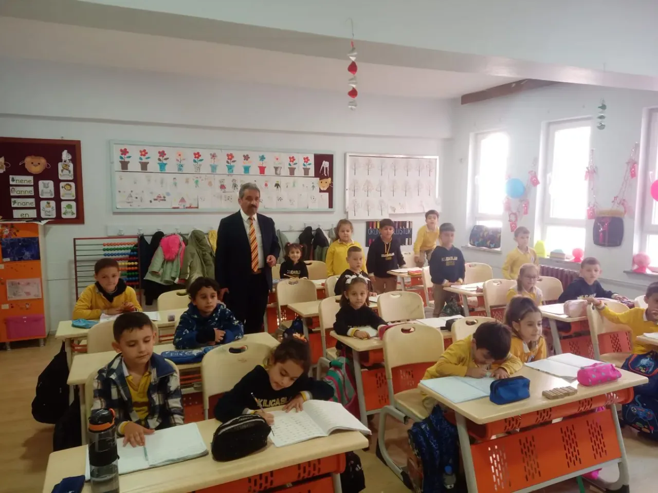 Bursa İznik'te İlçe Milli Eğitim Müdürü Muhammet Asil, Kılıçaslan İlkokulu'nu Ziyaret Etti Bursa İznik'te İlçe Milli Eğitim Müdürü Muhammet Asil, Kılıçaslan İlkokulu'nu Ziyaret Etti