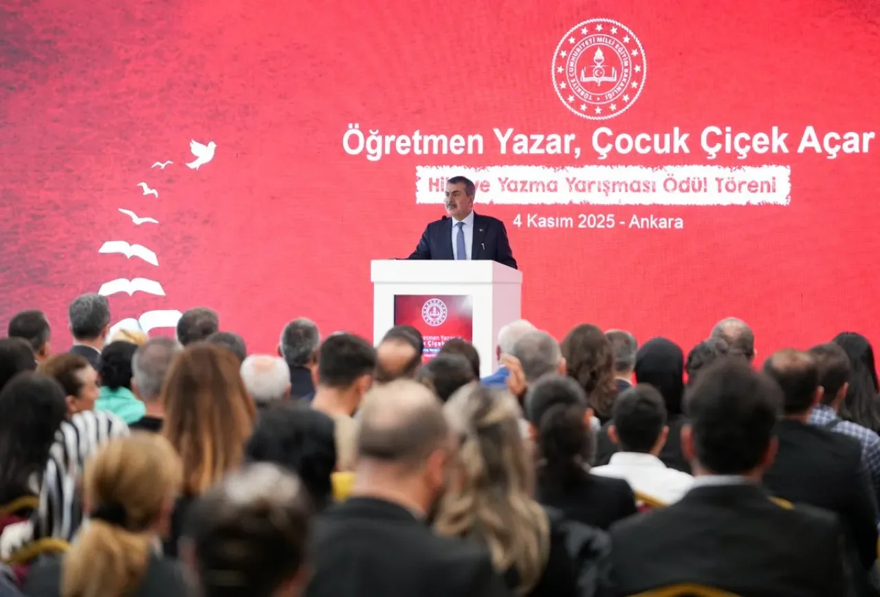 MEB'in "Çocuk Çiçek Açar" Hikâye Yarışmasında Ödüller Sahiplerini Buldu MEB'in "Çocuk Çiçek Açar" Hikâye Yarışmasında Ödüller Sahiplerini Buldu