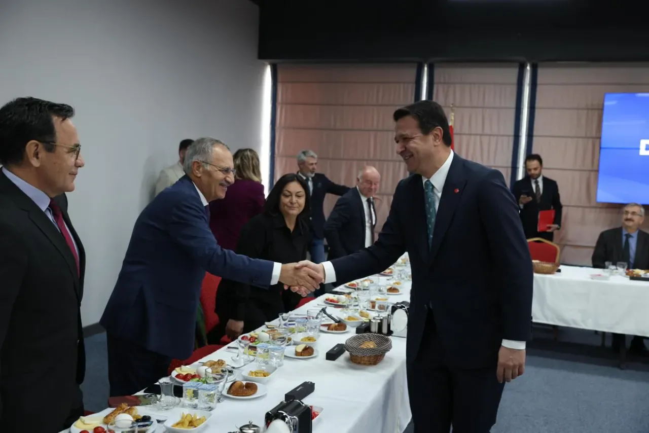 Saadet Partisi Genel Başkanı Arıkan, Medya Dayanışma Buluşması'na Katıldı Saadet Partisi Genel Başkanı Arıkan, Medya Dayanışma Buluşması'na Katıldı