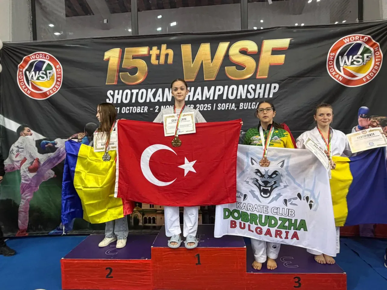 Gaziosmanpaşalı Öğrenci Almira Hamurcu, Bulgaristan'da Dünya Şampiyonu Oldu Gaziosmanpaşalı Öğrenci Almira Hamurcu, Bulgaristan'da Dünya Şampiyonu Oldu