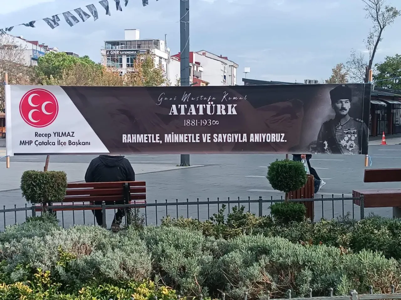 MHP Çatalca 10 Kasım'da Atatürk Anma Pankartı Hazırladı MHP Çatalca 10 Kasım'da Atatürk Anma Pankartı Hazırladı