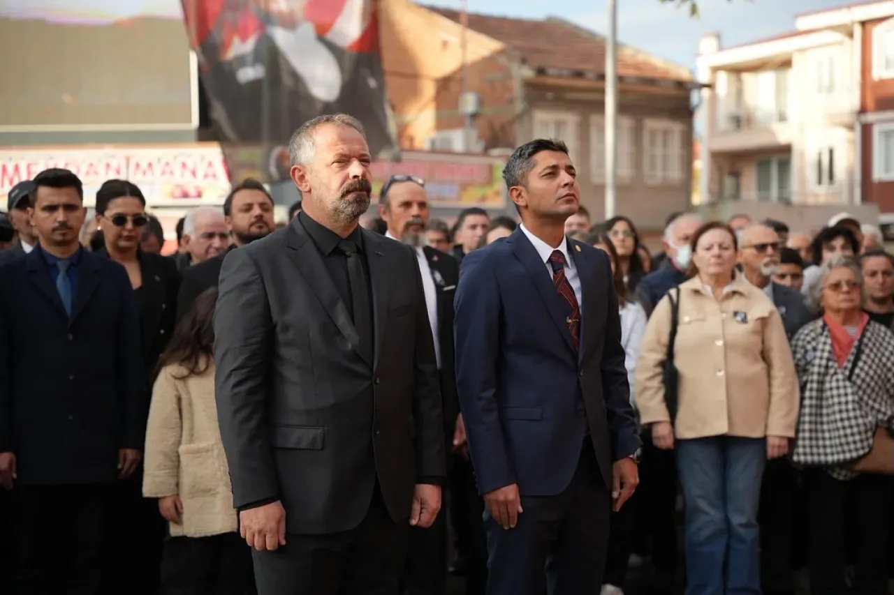 Gömeç'te Atatürk'ü Anma Töreni: Cumhuriyet'e Bağlılık Yemini Gömeç'te Atatürk'ü Anma Töreni: Cumhuriyet'e Bağlılık Yemini