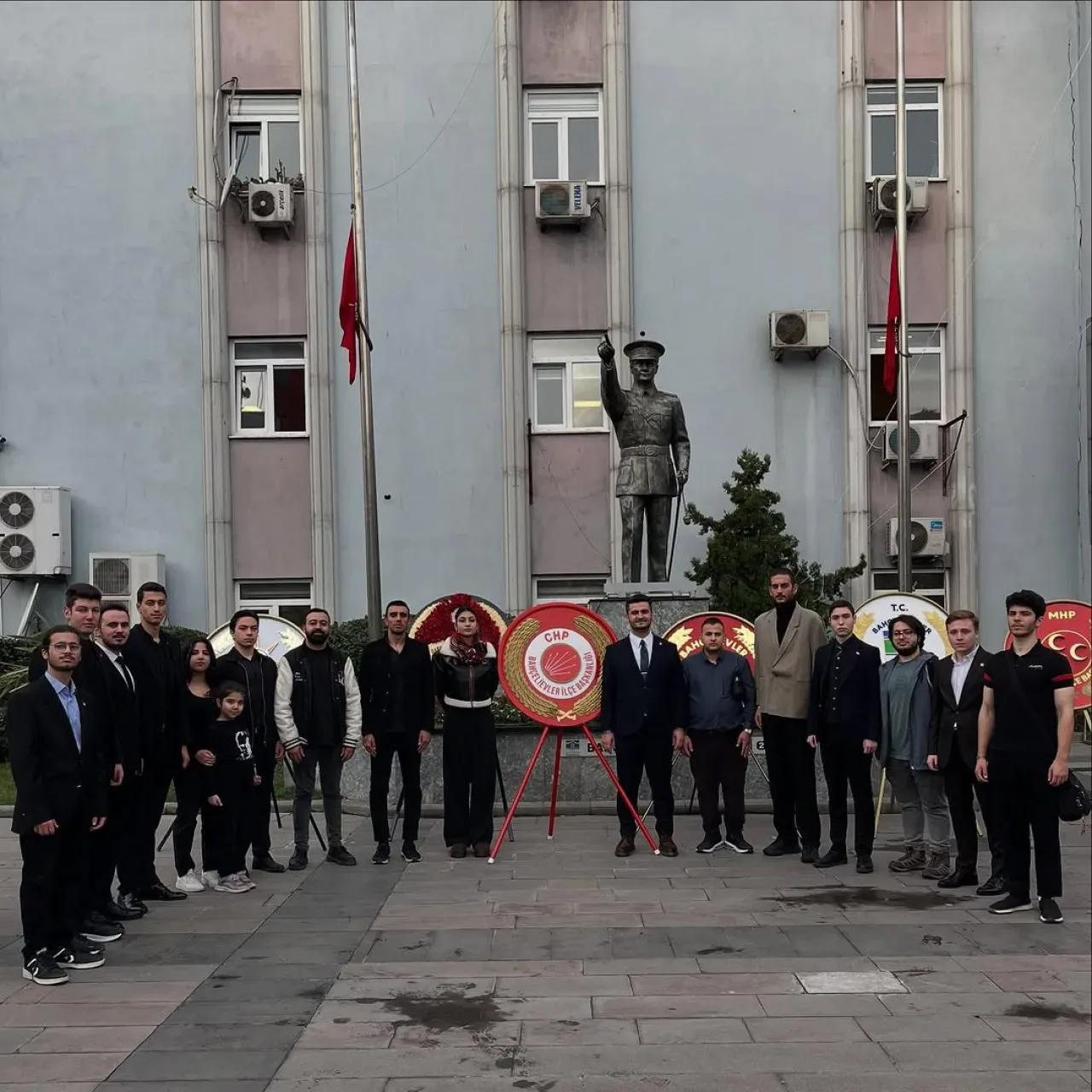 Bahçelievler'de Atatürk'ü Anma Töreni: Cumhuriyet'in Emanetine Sadakat Bahçelievler'de Atatürk'ü Anma Töreni: Cumhuriyet'in Emanetine Sadakat