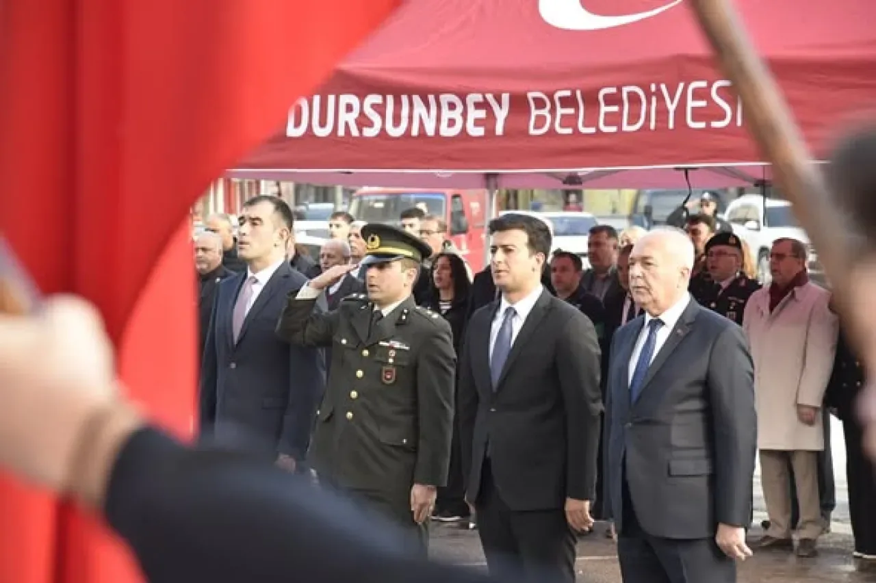 Dursunbey'de 10 Kasım Atatürk'ü Anma Töreni Düzenlendi Dursunbey'de 10 Kasım Atatürk'ü Anma Töreni Düzenlendi