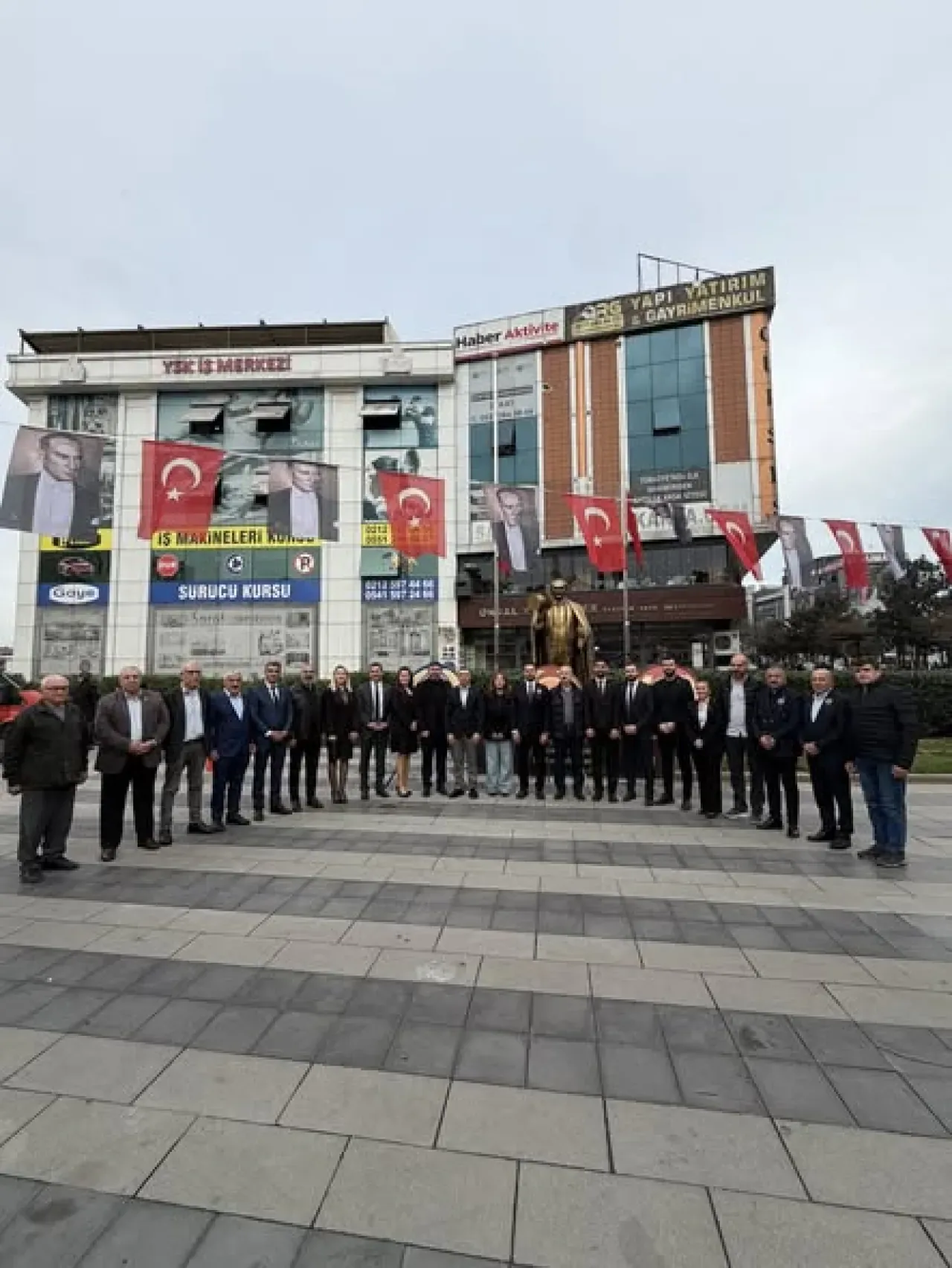 Arnavutköy'de 10 Kasım Atatürk'ü Anma Töreni Arnavutköy'de 10 Kasım Atatürk'ü Anma Töreni