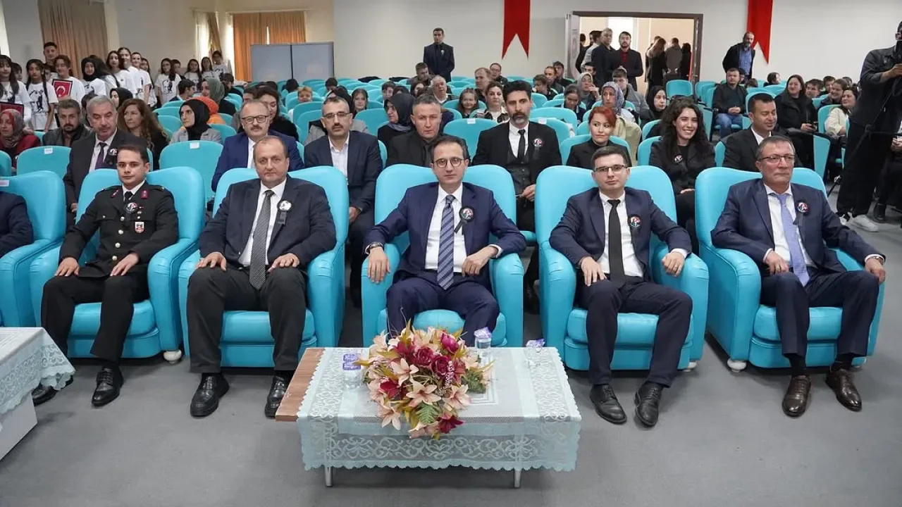 İznik'te Gazi Mustafa Kemal Atatürk'ü Anma Programı Düzenlendi İznik'te Gazi Mustafa Kemal Atatürk'ü Anma Programı Düzenlendi