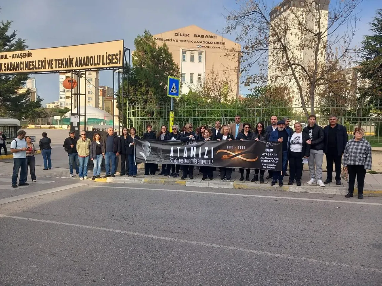 10 Kasım'da Okullarda Atatürk'ü Anma Zorunlu Olmalı 10 Kasım'da Okullarda Atatürk'ü Anma Zorunlu Olmalı