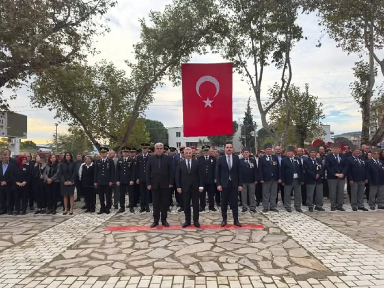 Kiraz Belediyesi'nde 10 Kasım Atatürk'ü Anma Töreni Düzenlendi Kiraz Belediyesi'nde 10 Kasım Atatürk'ü Anma Töreni Düzenlendi