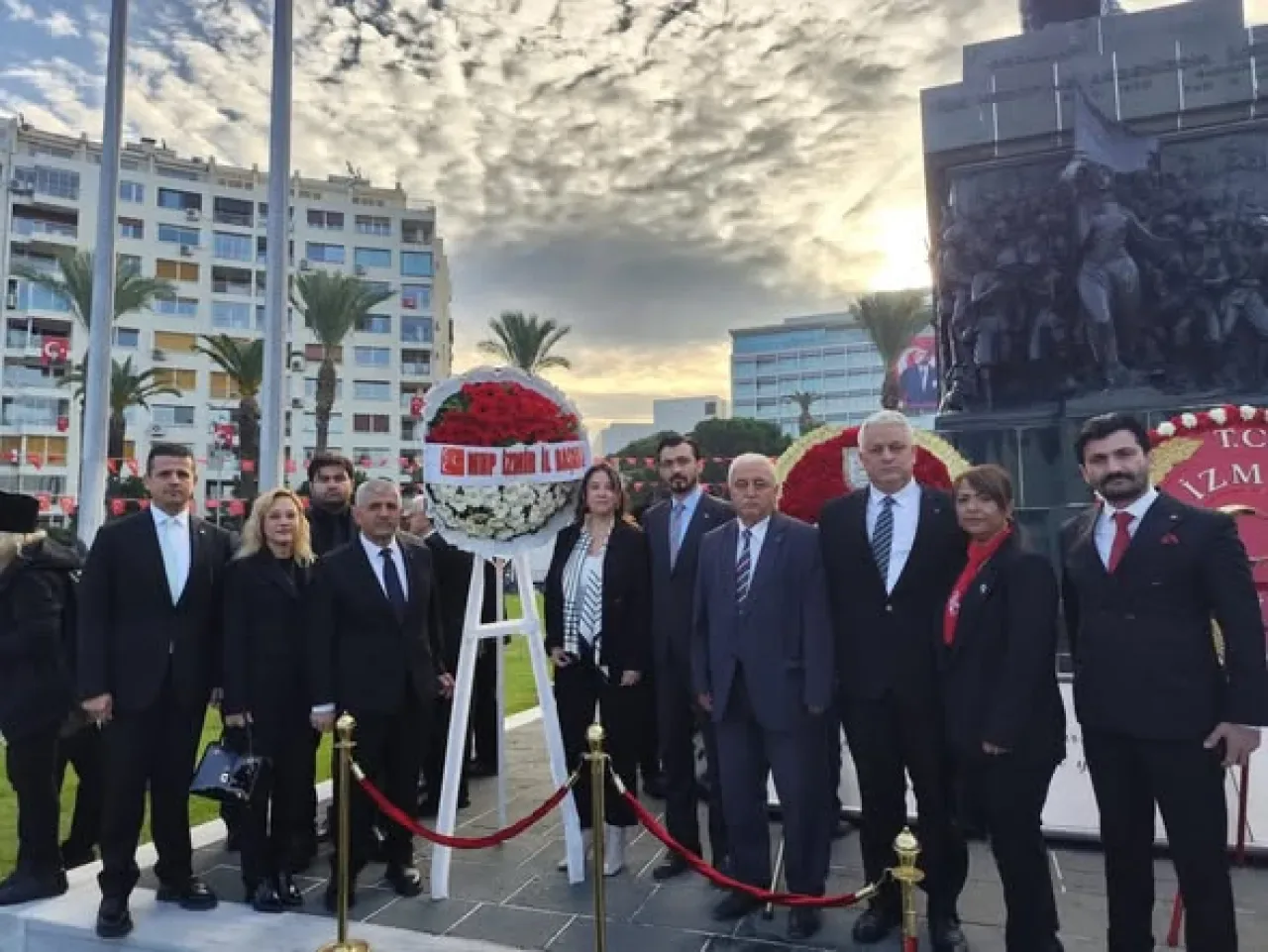 MHP İzmir İl Başkanı Veysel Şahin, 10 Kasım Atatürk'ü Anma Programı'na Katıldı MHP İzmir İl Başkanı Veysel Şahin, 10 Kasım Atatürk'ü Anma Programı'na Katıldı