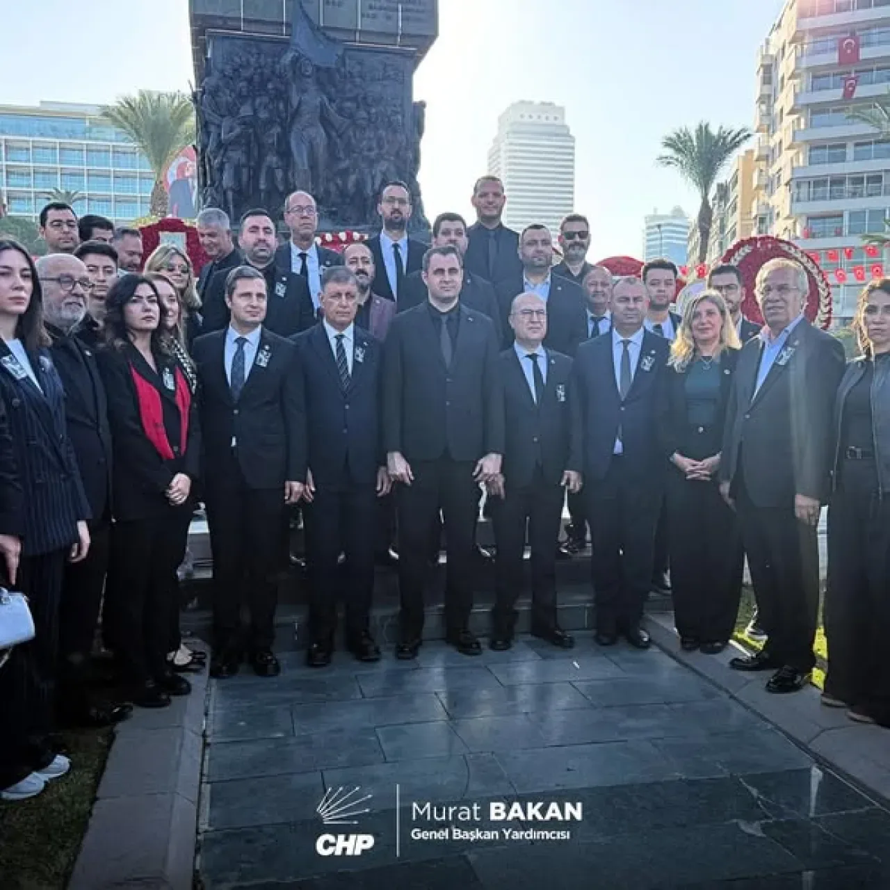 Cumhuriyet Meydanı'nda Atatürk Anması: "Türkiye Cumhuriyeti'nin Bekçisiyiz" Cumhuriyet Meydanı'nda Atatürk Anması: "Türkiye Cumhuriyeti'nin Bekçisiyiz"