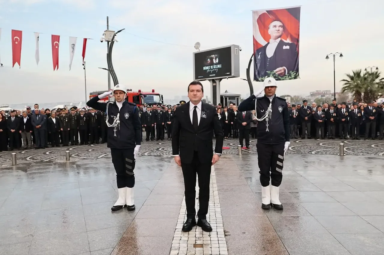 Silivri'de 10 Kasım Atatürk'ü Anma Töreni Düzenlendi Silivri'de 10 Kasım Atatürk'ü Anma Töreni Düzenlendi
