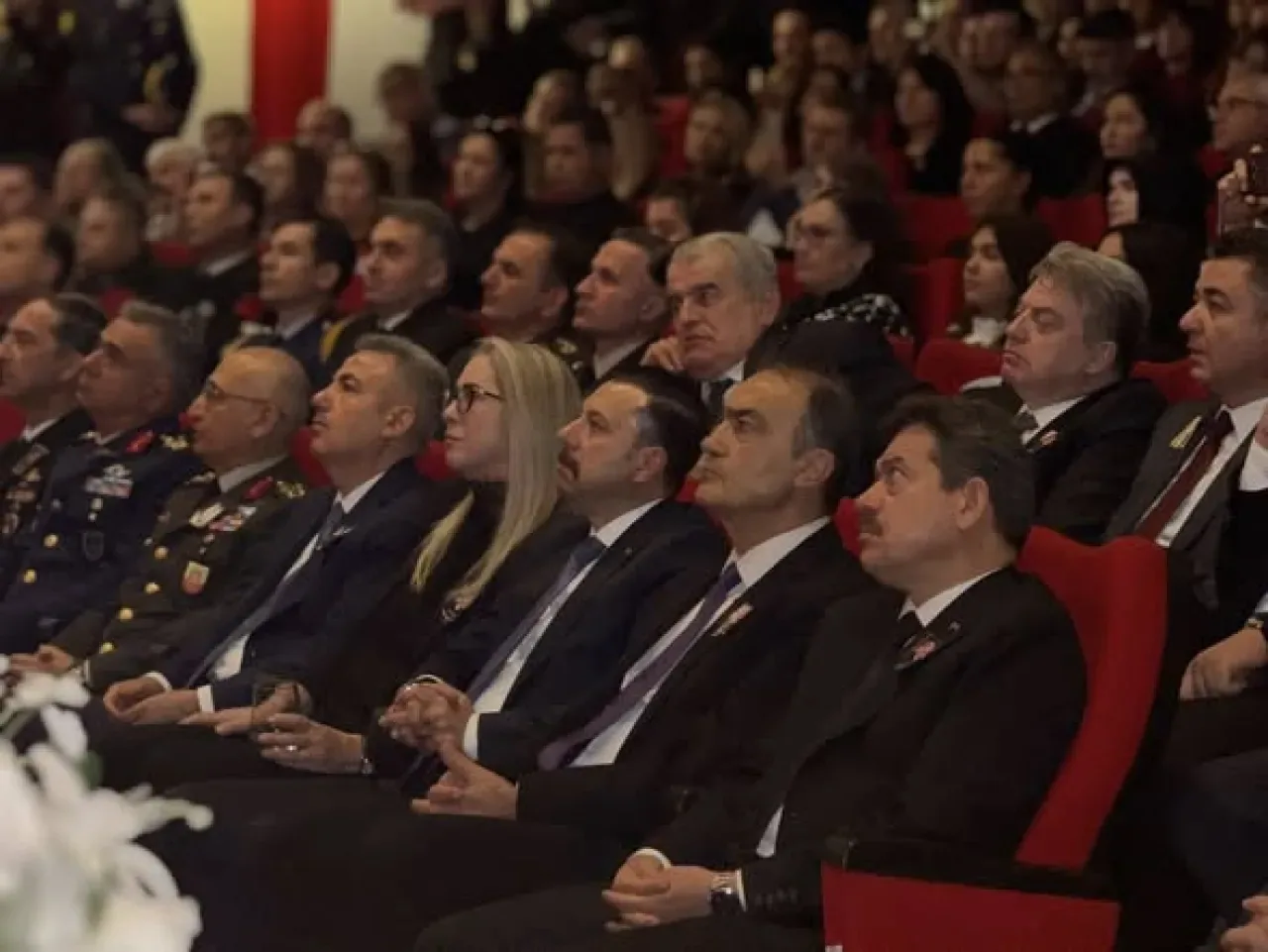 İzmir'de Atatürk'ü Anma Programı Düzenlendi İzmir'de Atatürk'ü Anma Programı Düzenlendi