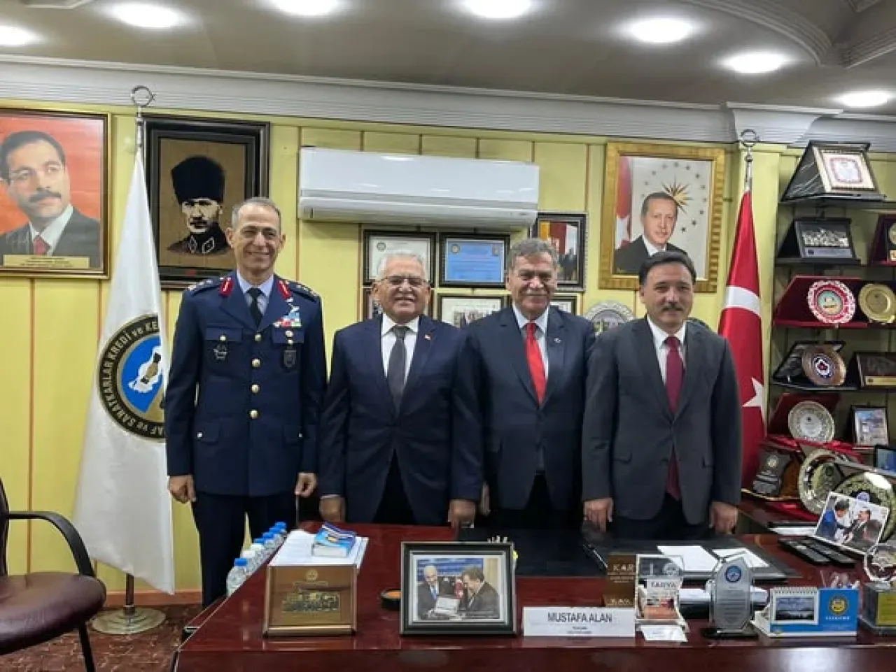 Vali Çiçek, Kayseri Esnaf ve Sanatkarlar Kooperatifi'ni Ziyaret Etti Vali Çiçek, Kayseri Esnaf ve Sanatkarlar Kooperatifi'ni Ziyaret Etti