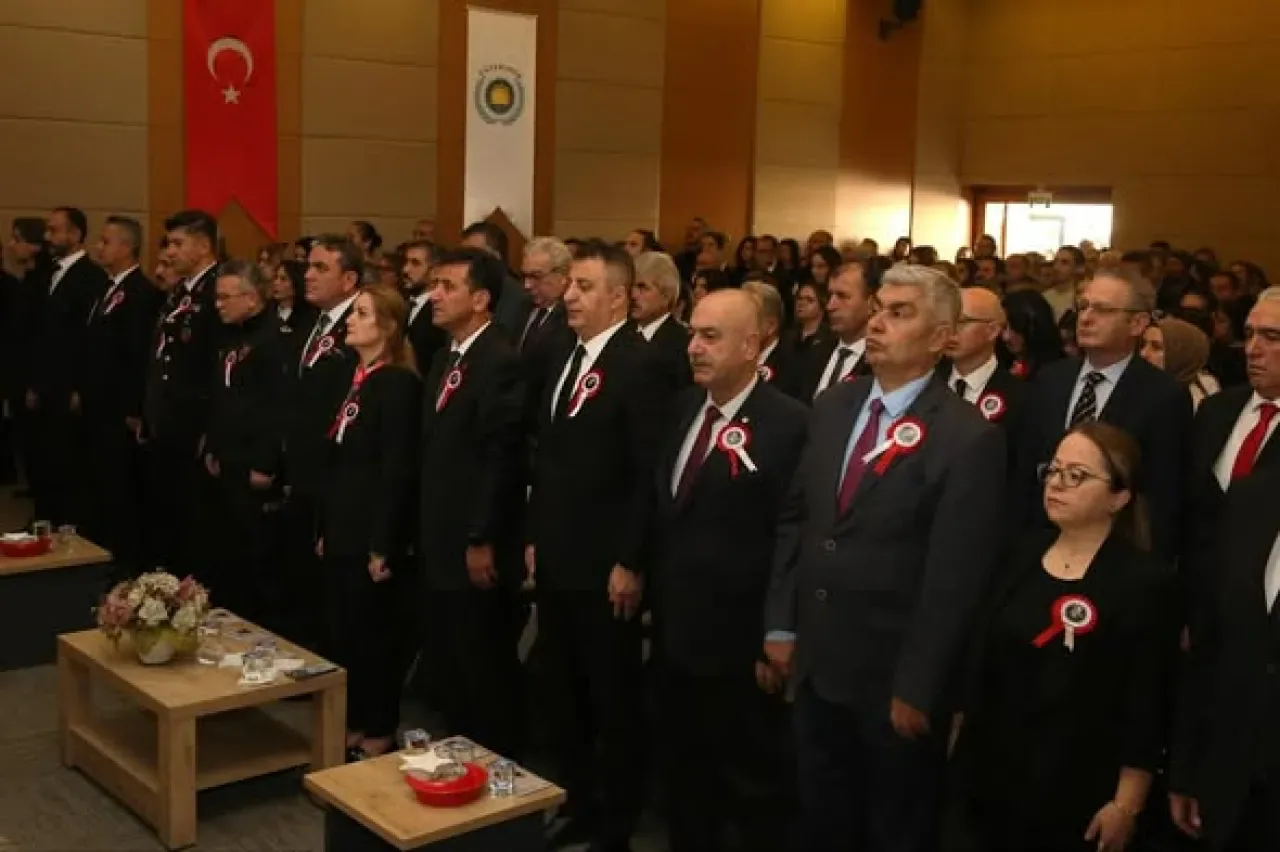 Etimesgut'ta 10 Kasım'da Gazi Mustafa Kemal Atatürk Anıldı Etimesgut'ta 10 Kasım'da Gazi Mustafa Kemal Atatürk Anıldı