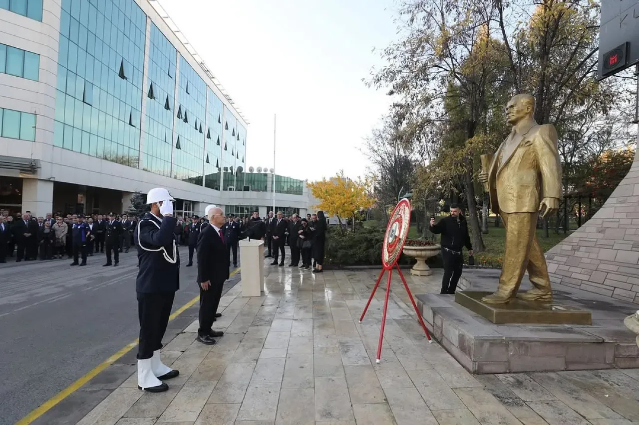 Yenimahalle'de Atatürk'ü Anma Töreni Düzenlendi Yenimahalle'de Atatürk'ü Anma Töreni Düzenlendi