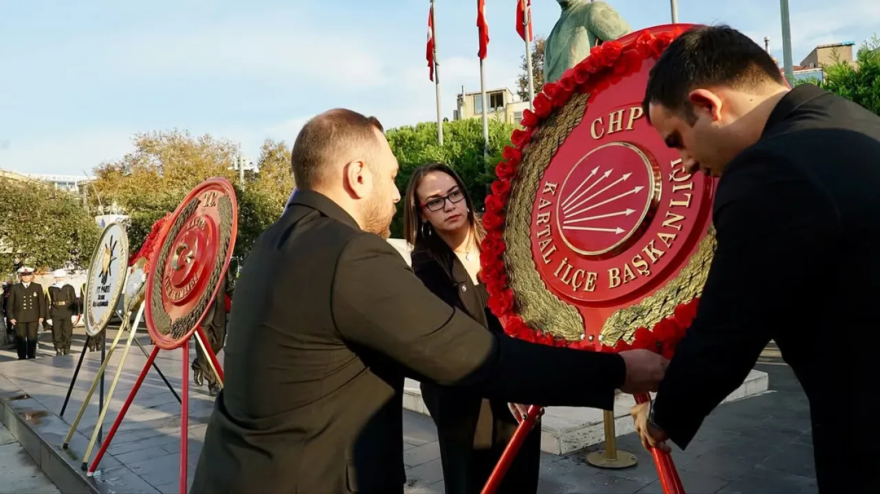 İstanbul CHP Kartal Gençlik Kolları'ndan Atatürk'ü Anma Töreni İstanbul CHP Kartal Gençlik Kolları'ndan Atatürk'ü Anma Töreni