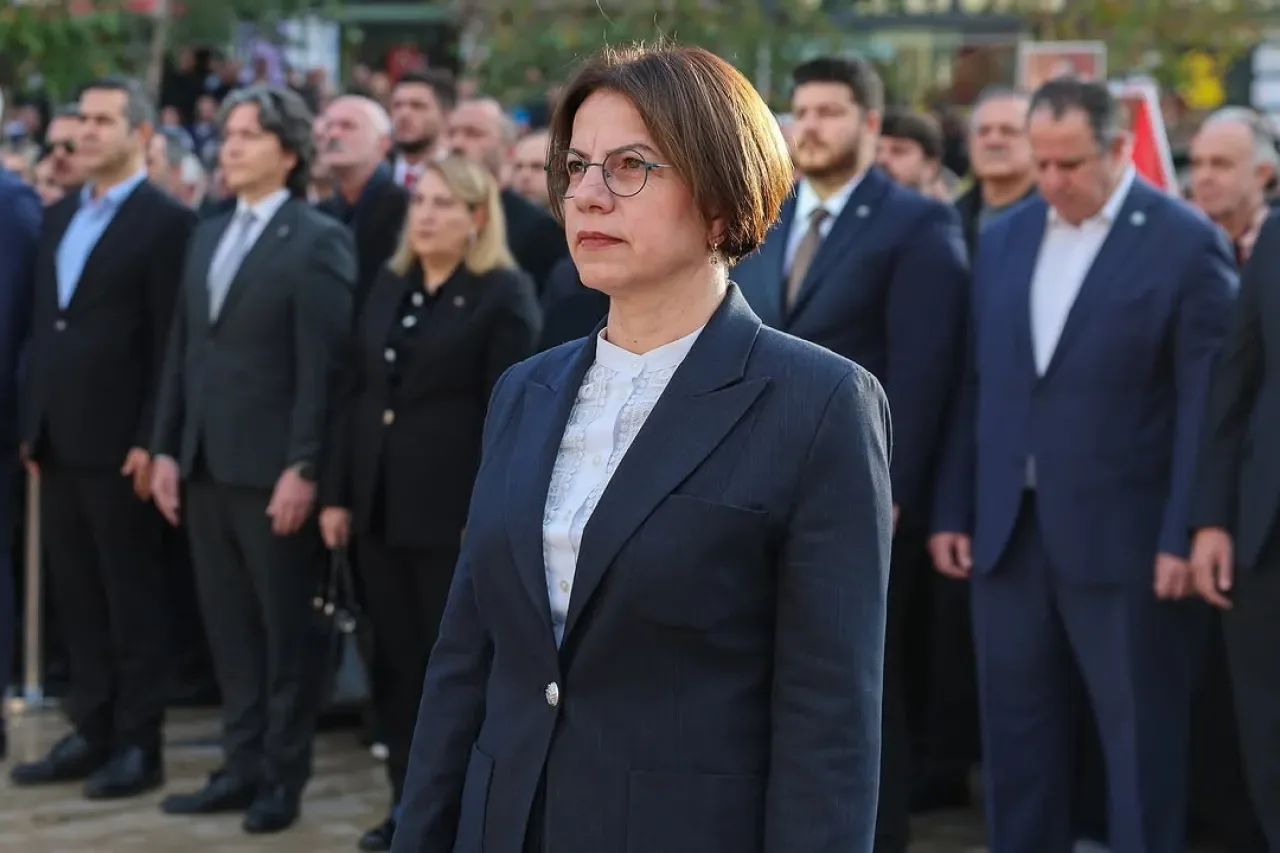 Maltepe'de 10 Kasım Atatürk'ü Anma Töreni Düzenlendi Maltepe'de 10 Kasım Atatürk'ü Anma Töreni Düzenlendi