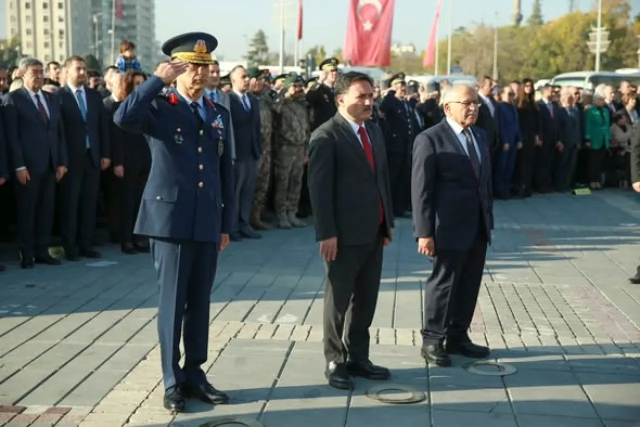 Kayseri'de 10 Kasım Atatürk'ü Anma Töreni Düzenlendi Kayseri'de 10 Kasım Atatürk'ü Anma Töreni Düzenlendi