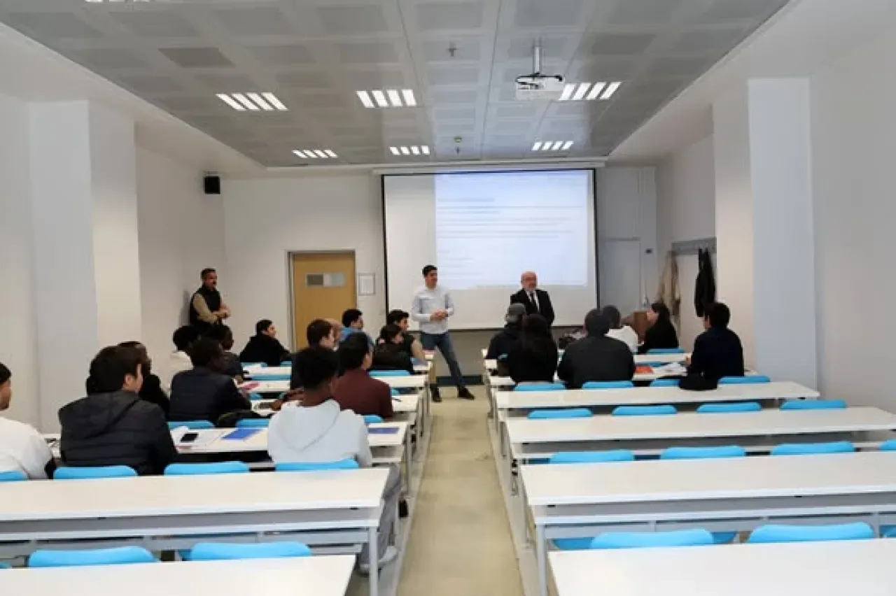 Kayseri Üniversitesi'nde Yabancı Öğrencilerle Türkçe Buluşması Kayseri Üniversitesi'nde Yabancı Öğrencilerle Türkçe Buluşması