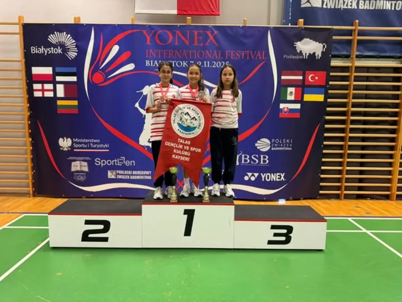 Kayserili Badmintoncular Polonya'da Madalyaları Topladı Kayserili Badmintoncular Polonya'da Madalyaları Topladı