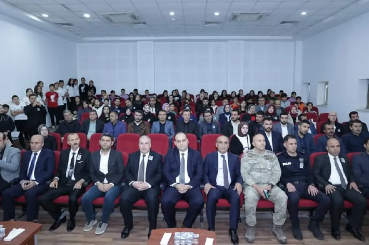 Araban'da 10 Kasım Atatürk'ü Anma Töreni ve Ödül Töreni Düzenlendi Araban'da 10 Kasım Atatürk'ü Anma Töreni ve Ödül Töreni Düzenlendi