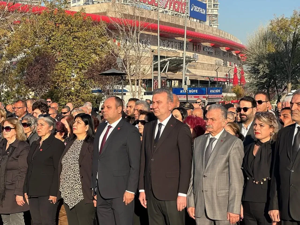 10 Kasım'da Atatşürk, Yenimahalle'de Törenle Anıldı 10 Kasım'da Atatşürk, Yenimahalle'de Törenle Anıldı