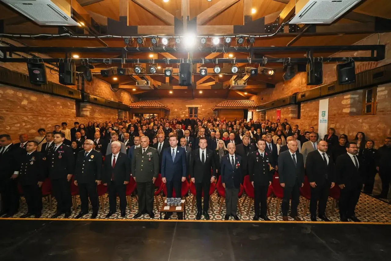 AK Parti Silivri Teşkilatı, 10 Kasım'da Atatürk'ü Andı AK Parti Silivri Teşkilatı, 10 Kasım'da Atatürk'ü Andı