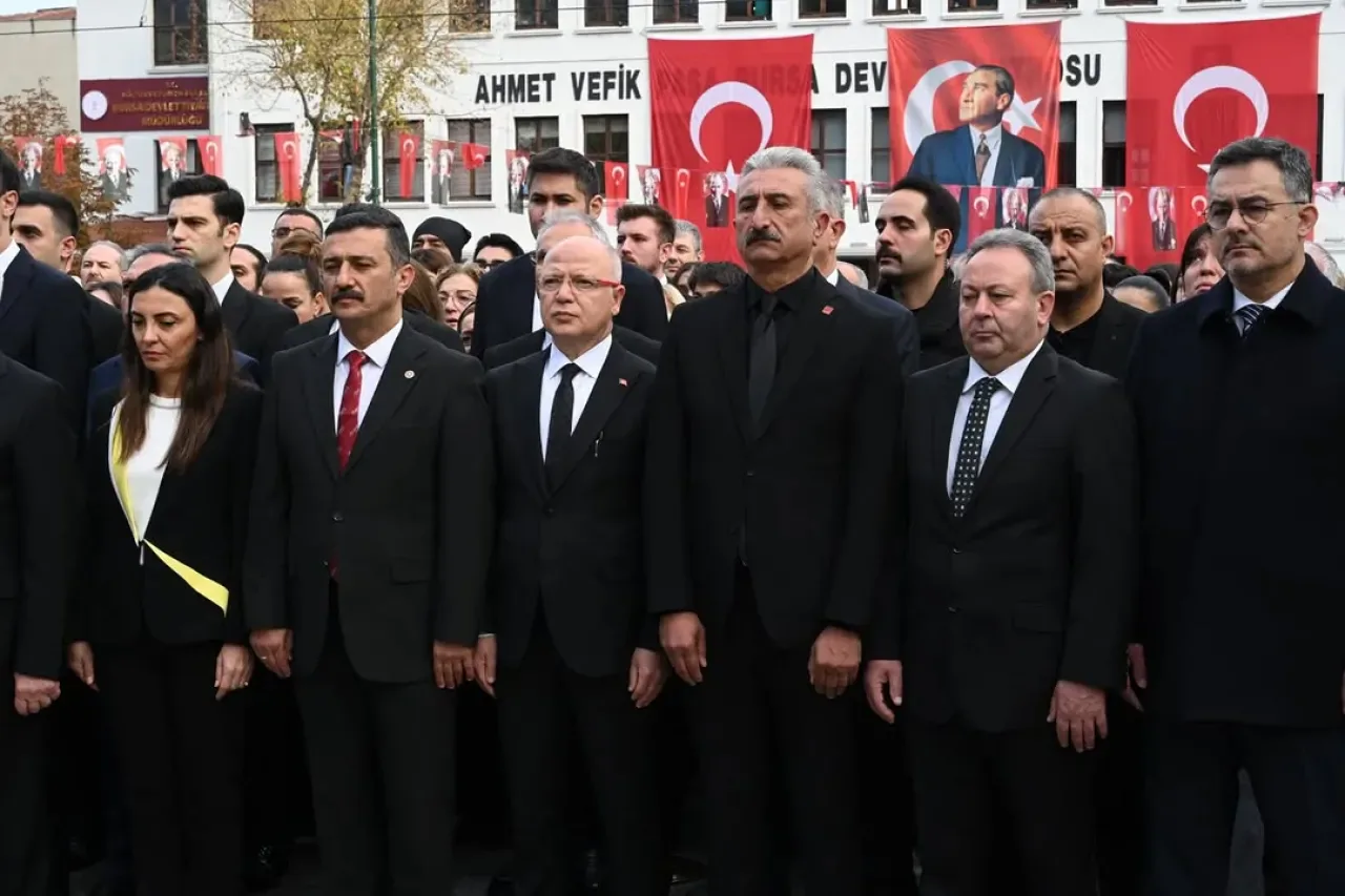 Davut Gürkan, 10 Kasım Atatürk'ü Anma Günü Çelenk Sunma Töreni'ne Katıldı Davut Gürkan, 10 Kasım Atatürk'ü Anma Günü Çelenk Sunma Töreni'ne Katıldı