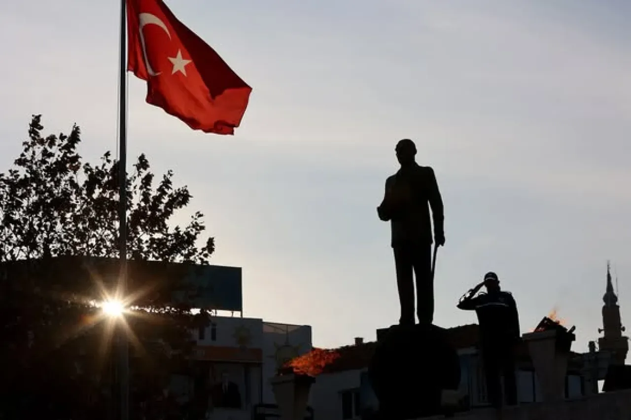 İzmir Urla'da Atatürk'ü Anma Töreni Düzenlendi İzmir Urla'da Atatürk'ü Anma Töreni Düzenlendi