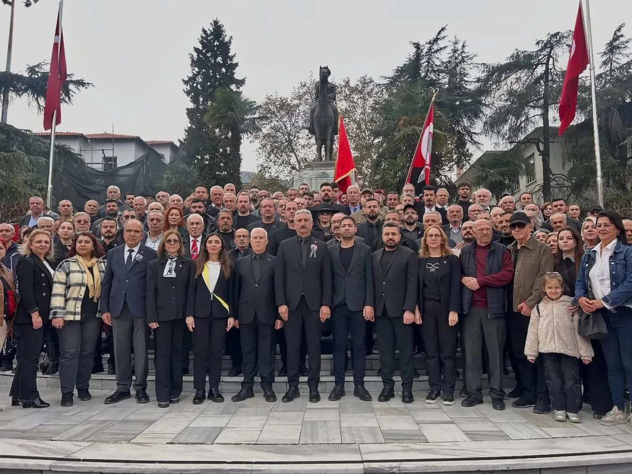 CHP'li Vekil Altaca Kayışoğlu, Bursa'da 10 Kasım Atatürk'ü Anma Töreninde Konuştu CHP'li Vekil Altaca Kayışoğlu, Bursa'da 10 Kasım Atatürk'ü Anma Töreninde Konuştu