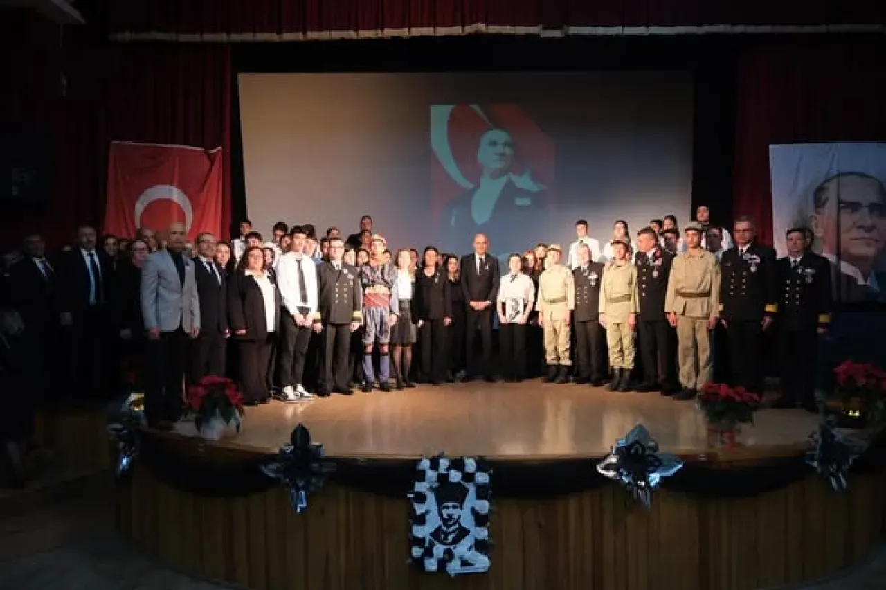 Foça'da Atatürk'ü Anma Töreni Düzenlendi Foça'da Atatürk'ü Anma Töreni Düzenlendi