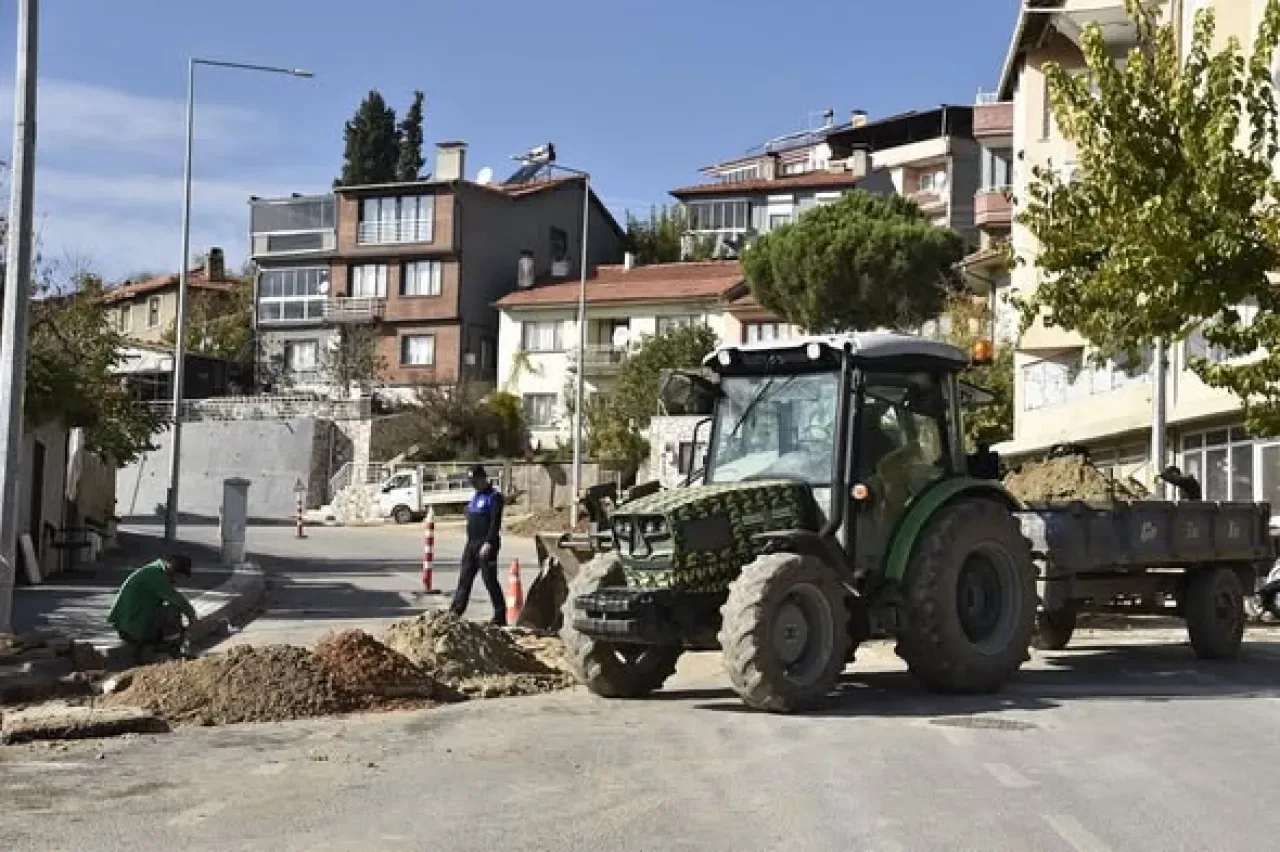 Dursunbey Belediyesi Alt Yapı ve Çevre Düzenleme Çalışmalarını Sürdürüyor Dursunbey Belediyesi Alt Yapı ve Çevre Düzenleme Çalışmalarını Sürdürüyor