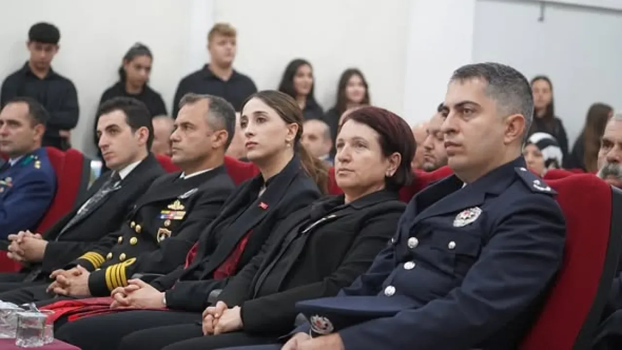 Karaburun'da 10 Kasım Atatürk'ü Anma Töreni Düzenlendi Karaburun'da 10 Kasım Atatürk'ü Anma Töreni Düzenlendi