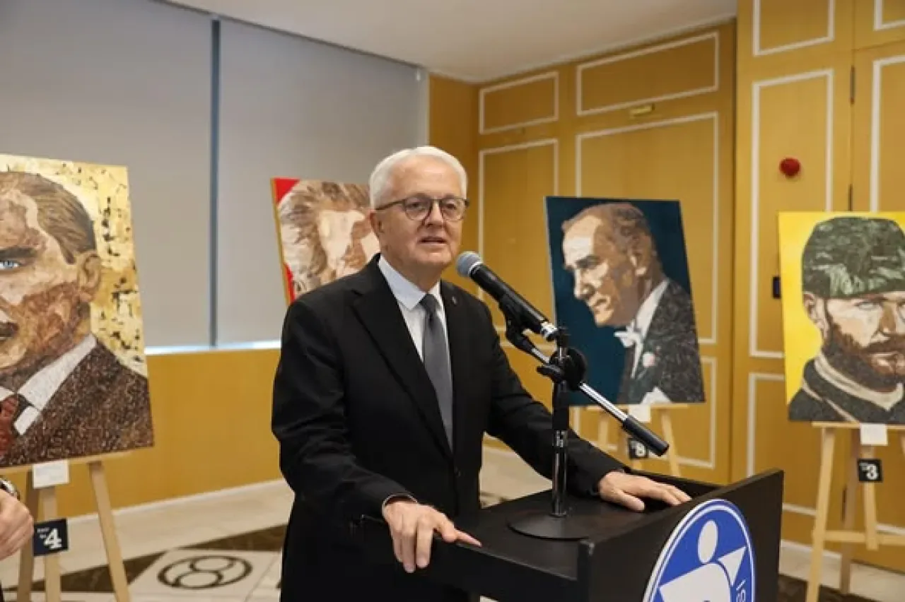Seda Bektaş'ın "Sessiz Yankı" İsimli Atatürk Portreleri Sergisi İzmir'de Açıldı Seda Bektaş'ın "Sessiz Yankı" İsimli Atatürk Portreleri Sergisi İzmir'de Açıldı