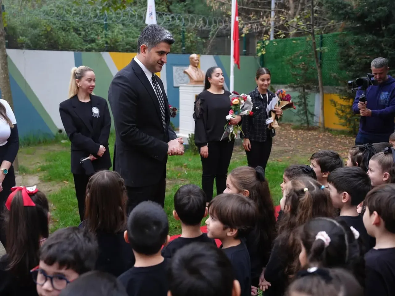 Ataşehir'de Minik Kalplerden 10 Kasım'da Duygusal Atatürk Anma Töreni Ataşehir'de Minik Kalplerden 10 Kasım'da Duygusal Atatürk Anma Töreni