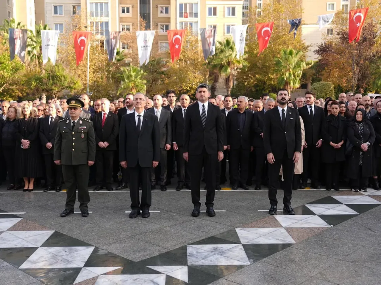 Ataşehir'de Atatürk'ü Anma Töreni: 87. Yılında Saygı ve Özlemle Yad Edildi Ataşehir'de Atatürk'ü Anma Töreni: 87. Yılında Saygı ve Özlemle Yad Edildi