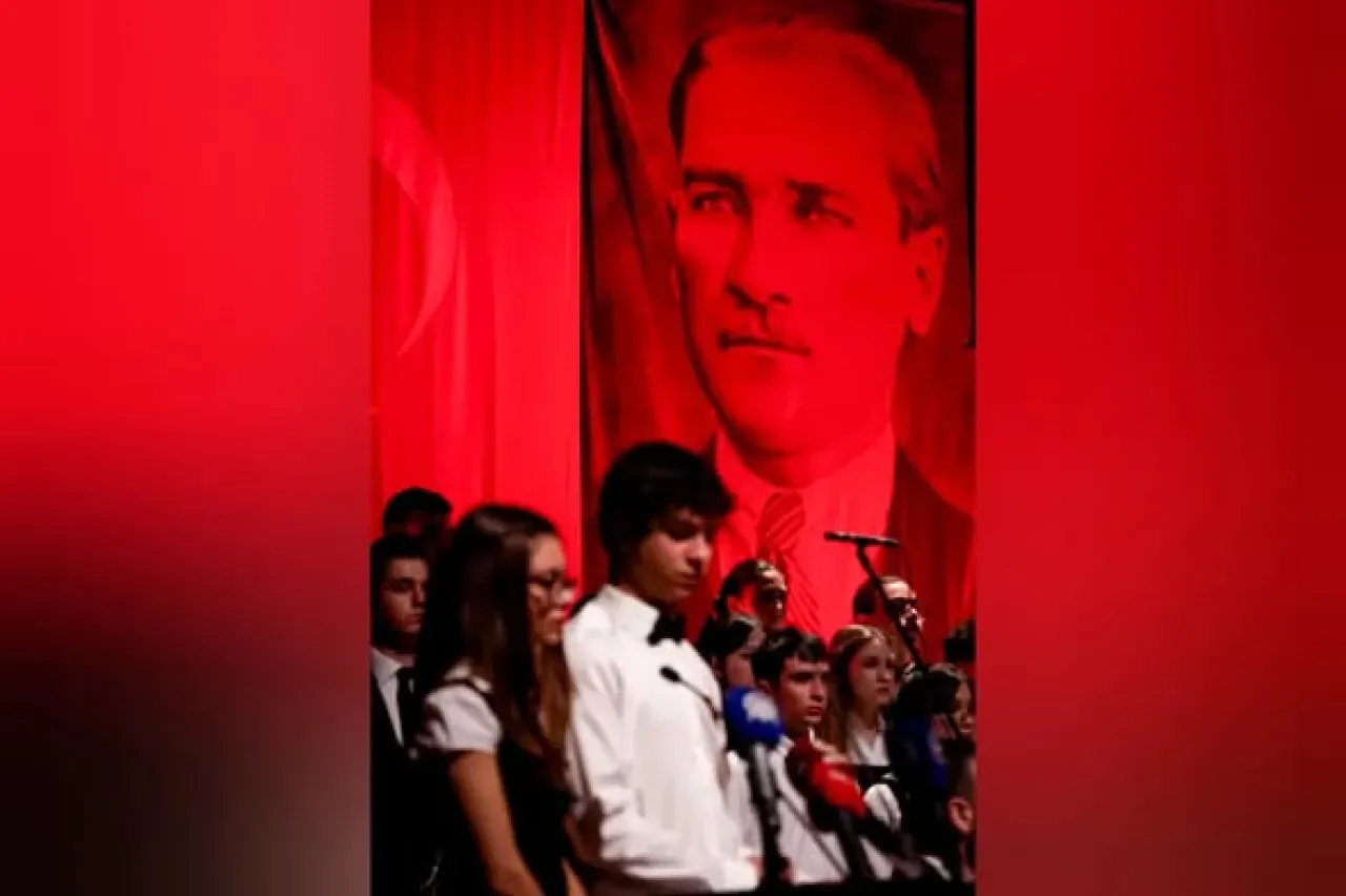 İzmir'de Atatürk, Dokuz Eylül Üniversitesi'nde Düzenlenen Törenle Anıldı İzmir'de Atatürk, Dokuz Eylül Üniversitesi'nde Düzenlenen Törenle Anıldı