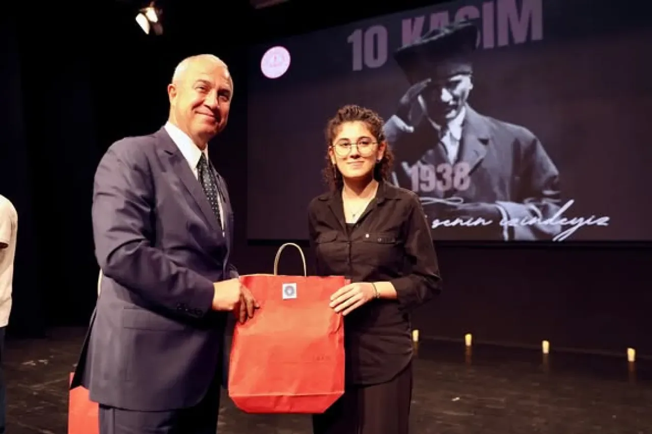 Alanya'da 10 Kasım Atatürk'ü Anma Töreni Düzenlendi Alanya'da 10 Kasım Atatürk'ü Anma Töreni Düzenlendi