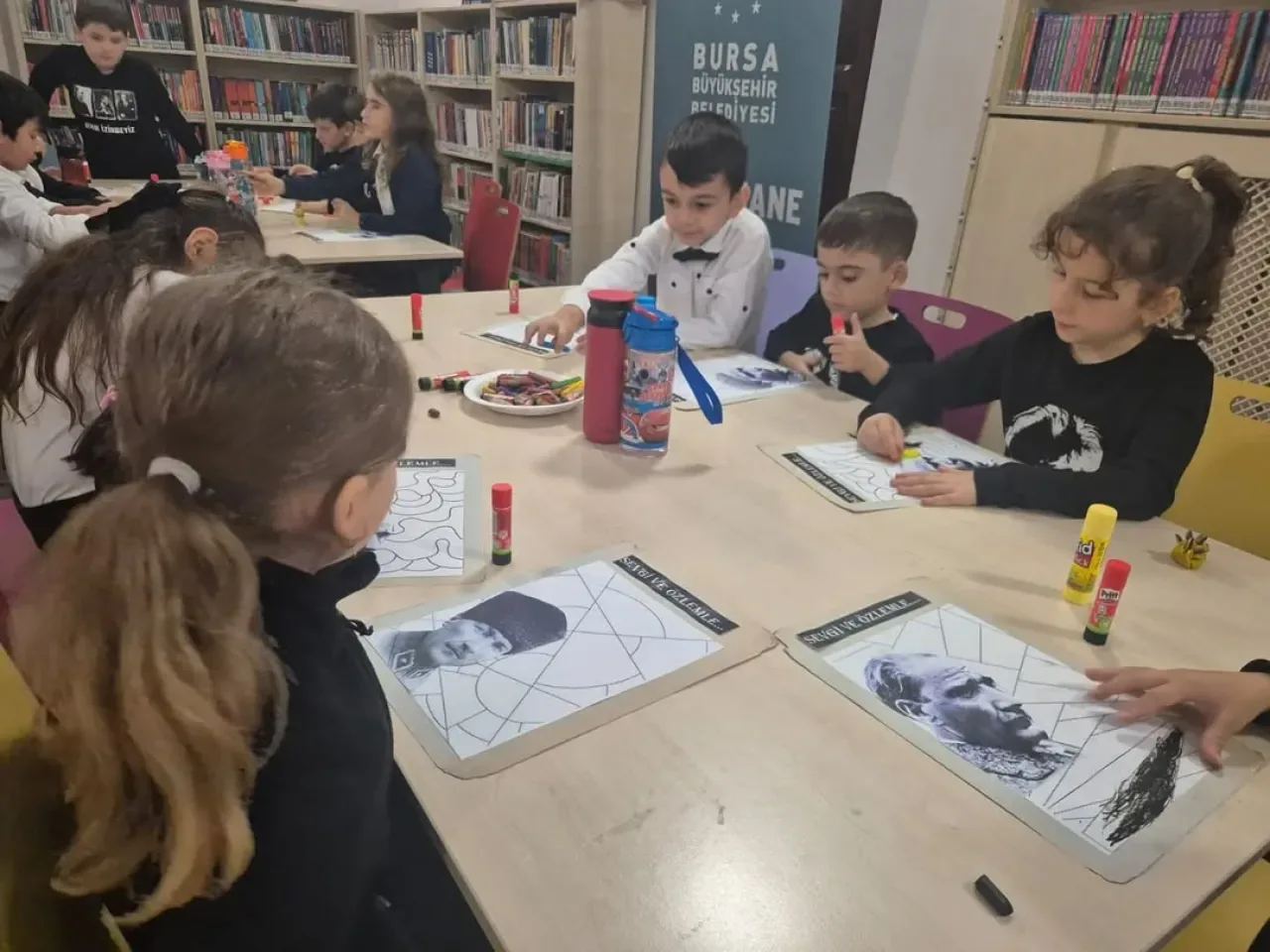 Bursa'da Çocuklar 10 Kasım'da Atatürk'ü Sevgi ve Özlemle Andı Bursa'da Çocuklar 10 Kasım'da Atatürk'ü Sevgi ve Özlemle Andı