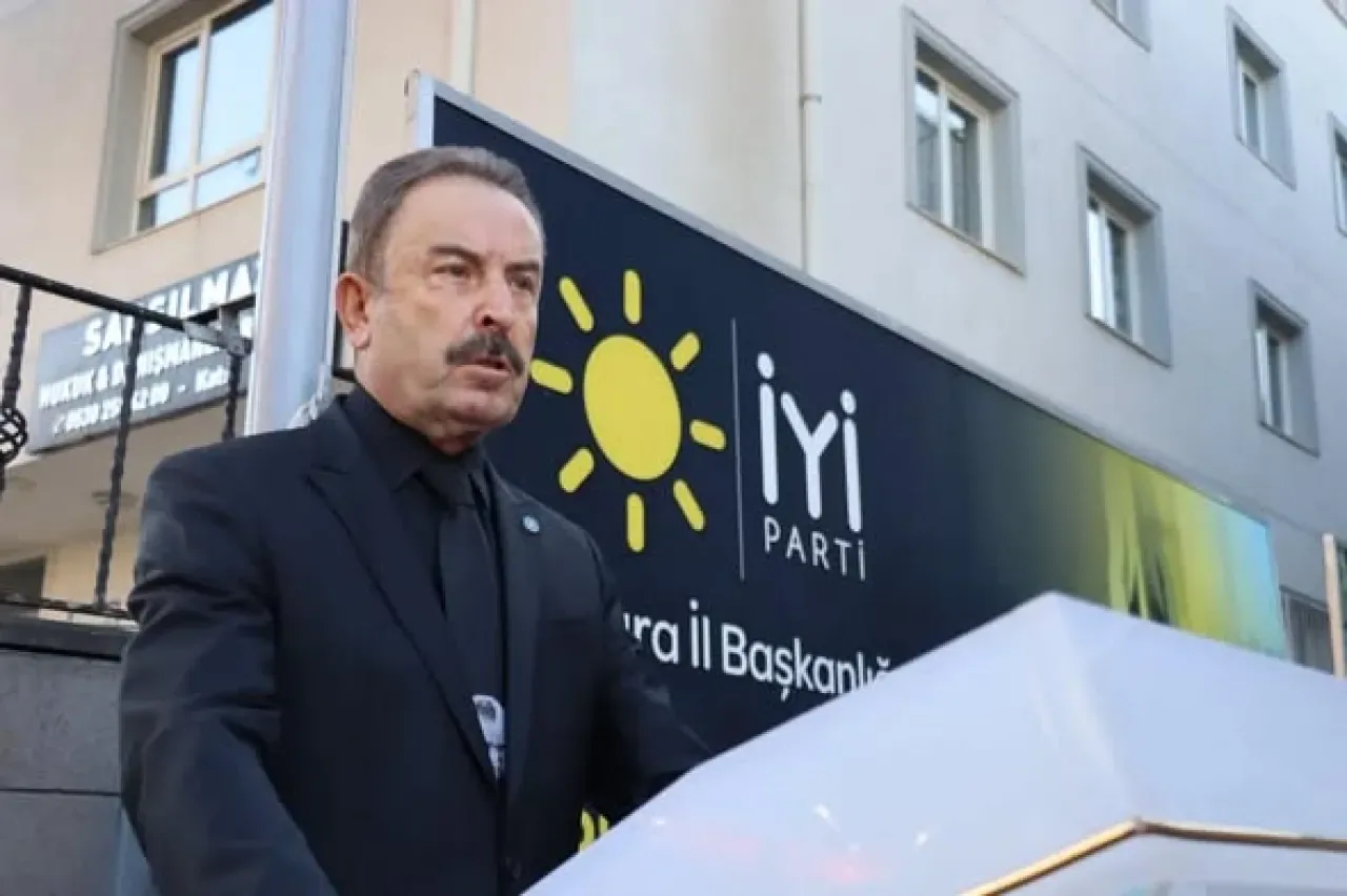 Keçiören İYİ Parti'den 10 Kasım Atatürk'ü Anma Töreni Keçiören İYİ Parti'den 10 Kasım Atatürk'ü Anma Töreni