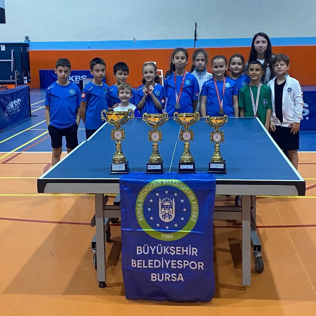 Bursa Büyükşehir Belediyesporlu Masa Tenisçiler 10 Kasım Turnuvasında Madalya Kürsüsünde Bursa Büyükşehir Belediyesporlu Masa Tenisçiler 10 Kasım Turnuvasında Madalya Kürsüsünde