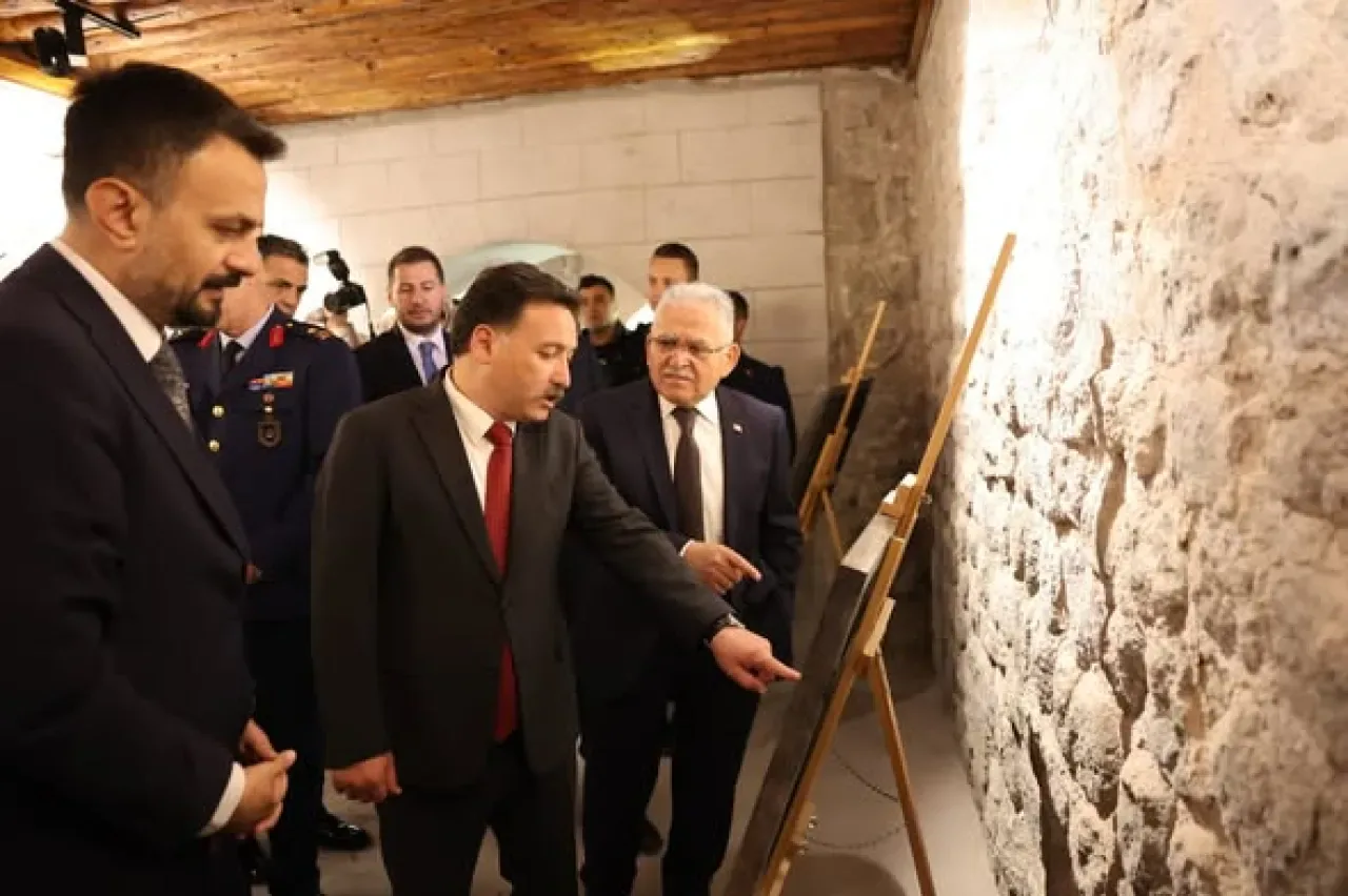 Kayseri'de Yeni Açılan Atatürk Temalı Sergi Büyük İlgi Gördü Kayseri'de Yeni Açılan Atatürk Temalı Sergi Büyük İlgi Gördü