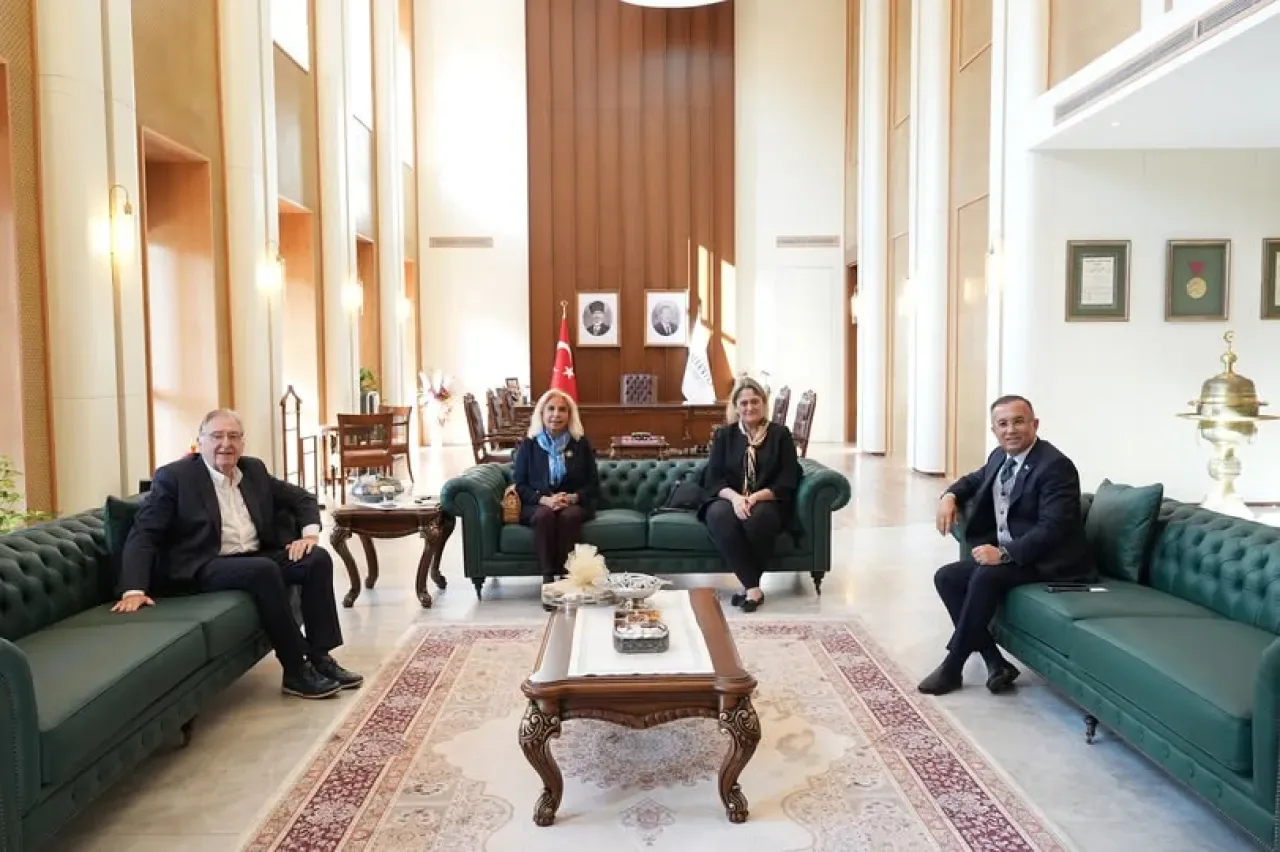 Gaziantep Valisi Kemal Çeber'e Sivil Toplum Ziyareti Gaziantep Valisi Kemal Çeber'e Sivil Toplum Ziyareti