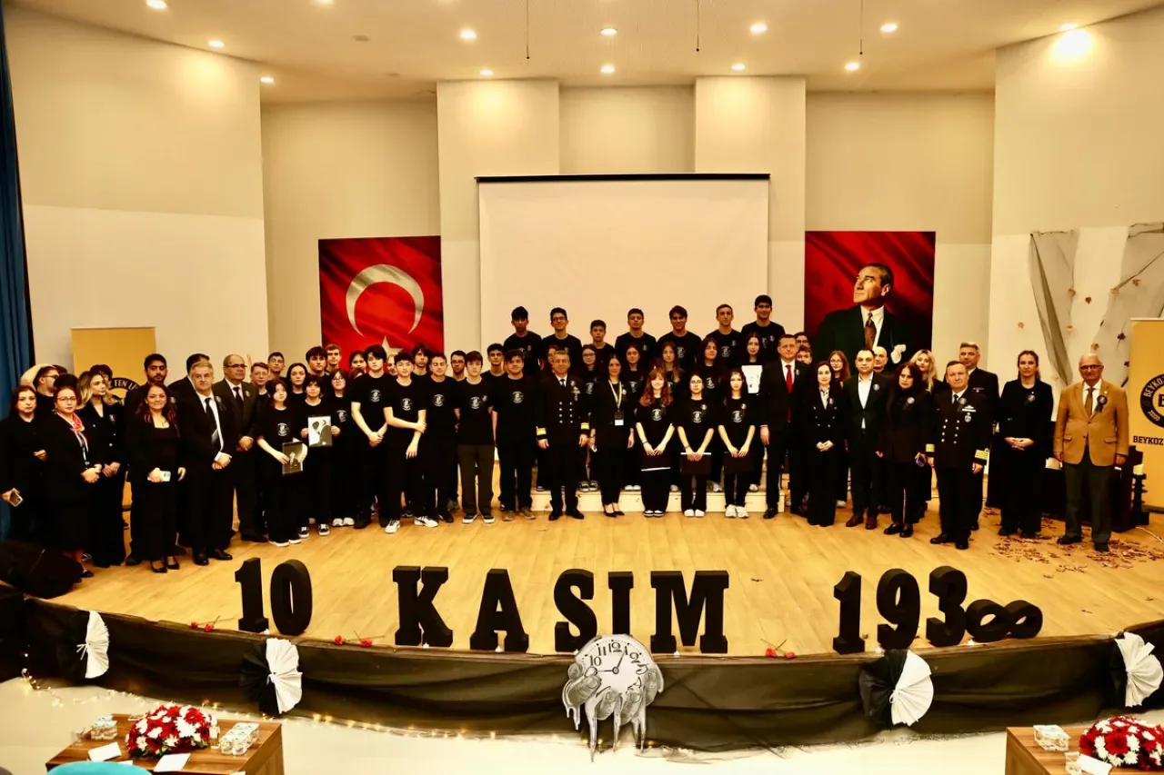 Beykoz'da 10 Kasım Atatürk'ü Anma Töreni Duygusal Anlara Sahne Oldu Beykoz'da 10 Kasım Atatürk'ü Anma Töreni Duygusal Anlara Sahne Oldu