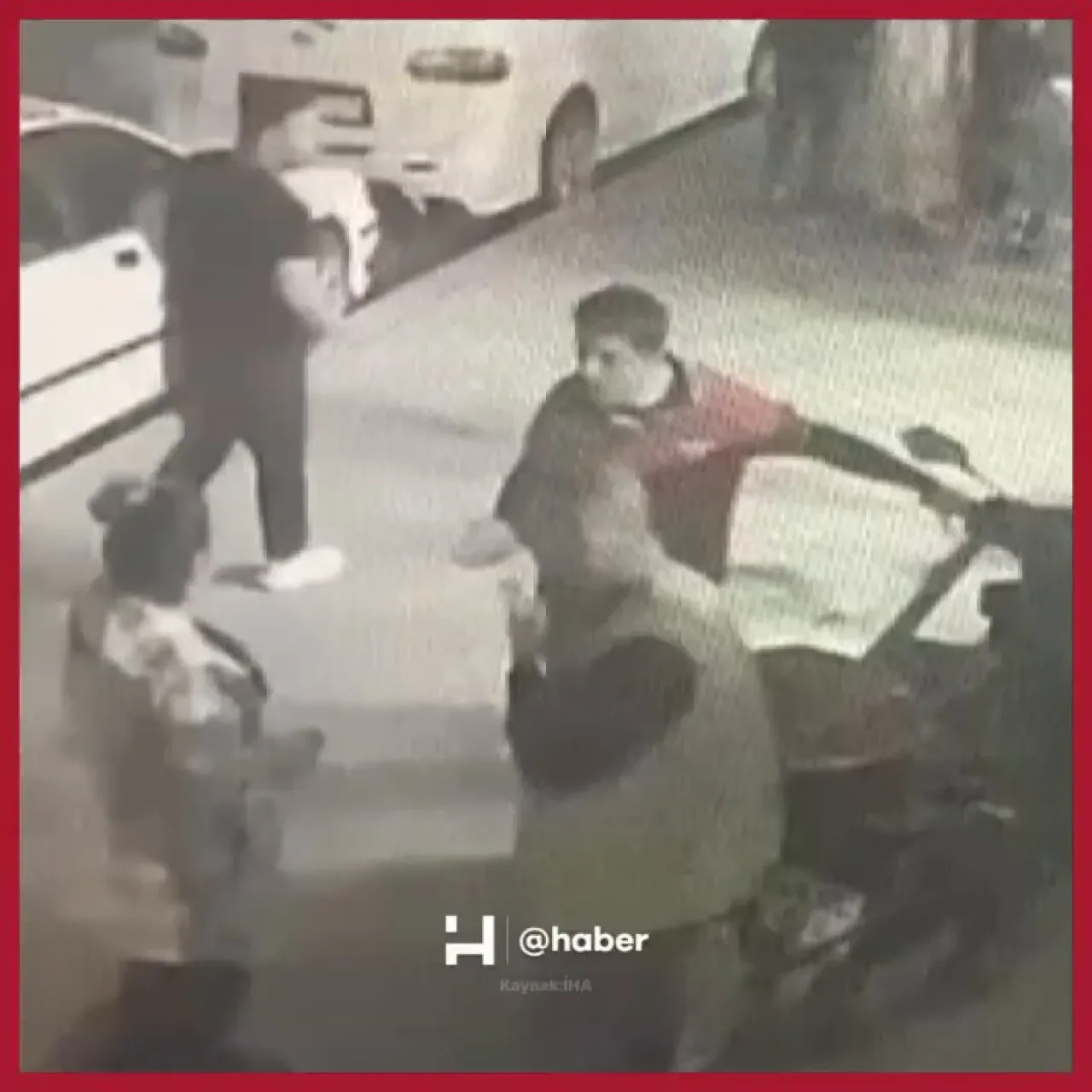 Esenyurt'ta Engelli Vatandaşa Ayakkabı İadesi Yüzünden Bıçaklı Saldırı Esenyurt'ta Engelli Vatandaşa Ayakkabı İadesi Yüzünden Bıçaklı Saldırı