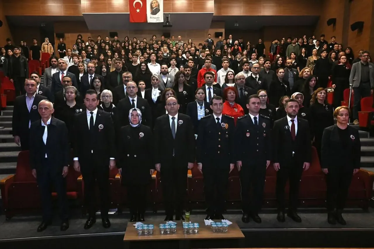 Şişli'de Atatürk'ü Anma Programı Düzenlendi Şişli'de Atatürk'ü Anma Programı Düzenlendi
